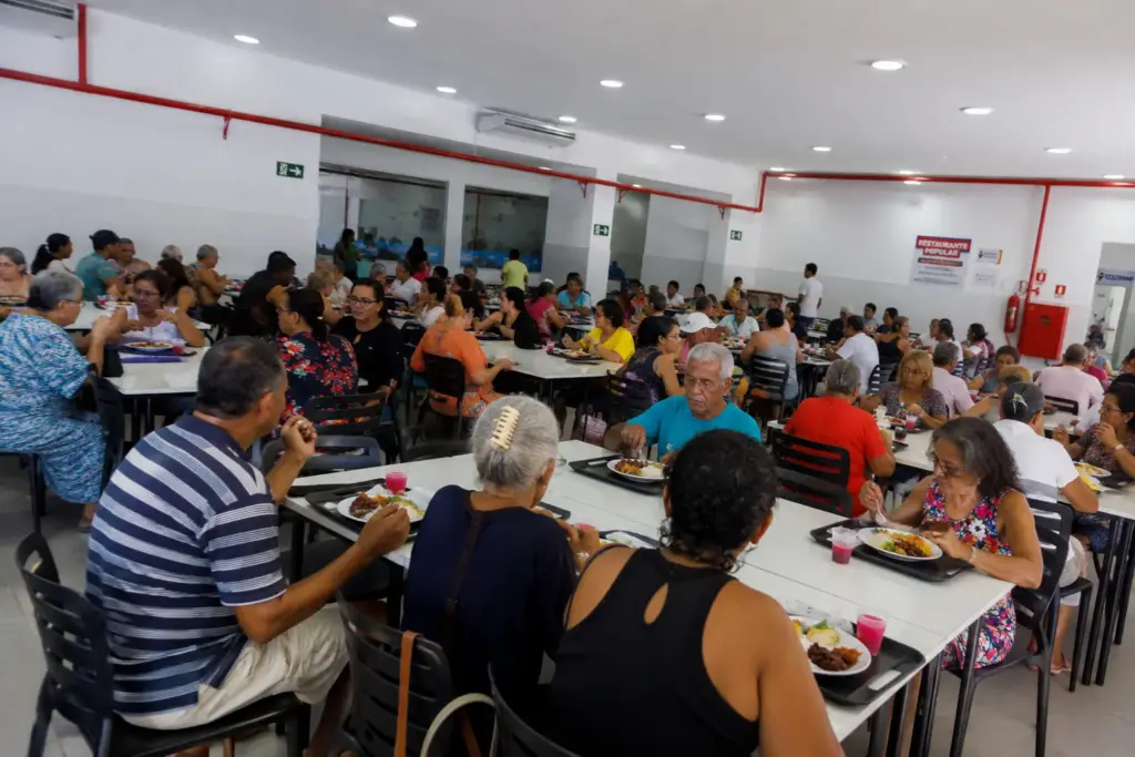 Restaurante do Povo é inaugurado em Nilópolis com café da manhã por R$ 0,50, almoço e jantar por R$ 1 e capacidade para servir até 2 mil refeições por dia Restaurante do Povo é inaugurado em Nilópolis com café da manhã por R$ 0,50, almoço e jantar por R$ 1 e capacidade para servir até 2 mil refeições por dia