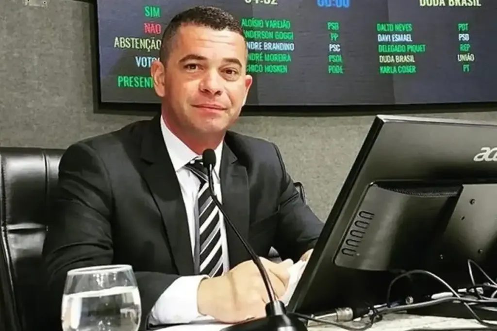 Vídeo: Presidente da Câmara de Vitória xinga: “Que se foda e o meu pau cresça”