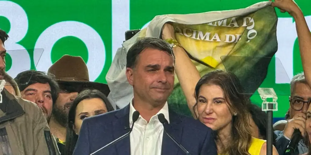 PL oficializa candidatura de Flávio Bolsonaro à Presidência PL oficializa candidatura de Flávio Bolsonaro à Presidência