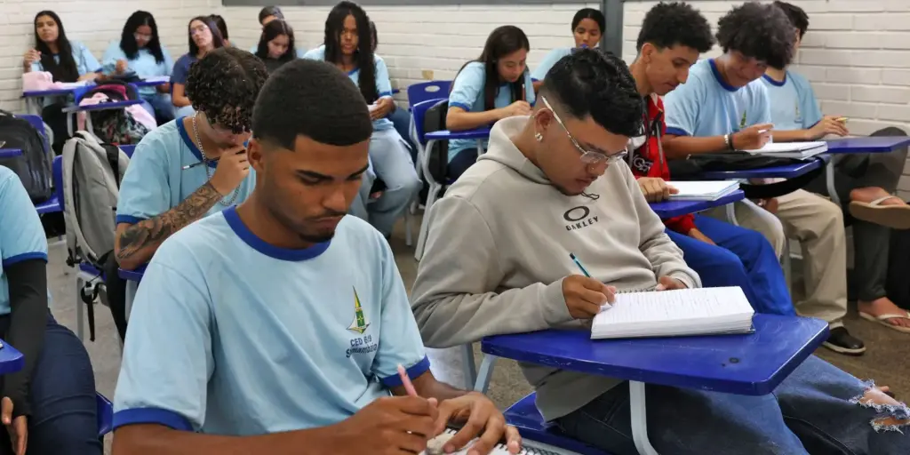 Pé-de-Meia: nascidos em setembro e outubro recebem parcela de R$ 200 Pé-de-Meia: nascidos em setembro e outubro recebem parcela de R$ 200