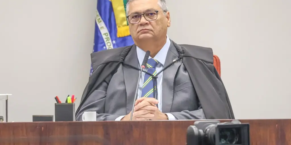 Dino determina afastamento do presidente do TCE do Maranhão Dino determina afastamento do presidente do TCE do Maranhão
