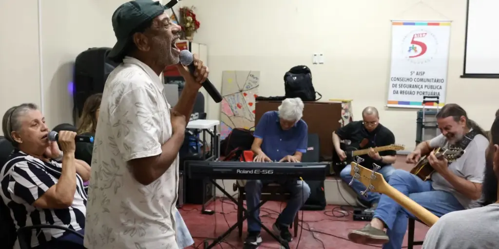 Com 25 anos, grupo musical de pacientes psiquiátricos lança novo álbum Com 25 anos, grupo musical de pacientes psiquiátricos lança novo álbum