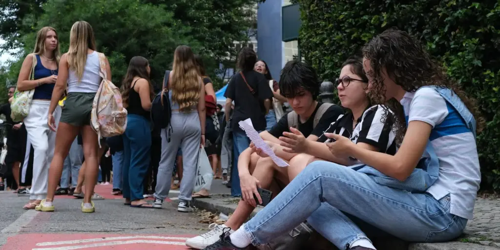 Saeb 2025: Brasil recupera nível pré-pandemia, mas ainda tem gargalos Saeb 2025: Brasil recupera nível pré-pandemia, mas ainda tem gargalos