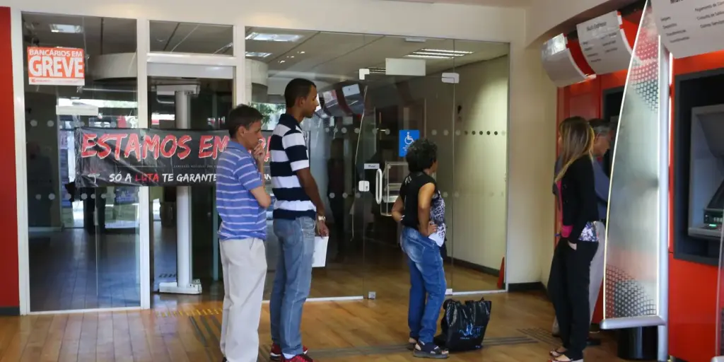 Bancários fazem paralisação nacional de 24 horas nesta quinta-feira