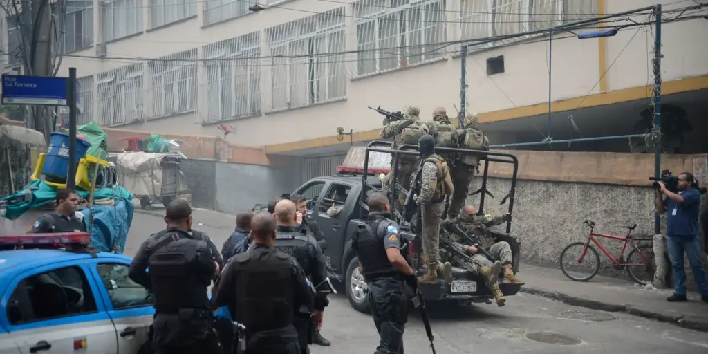 Rio registra em julho 34 tiroteios envolvendo facções criminosas Rio registra em julho 34 tiroteios envolvendo facções criminosas
