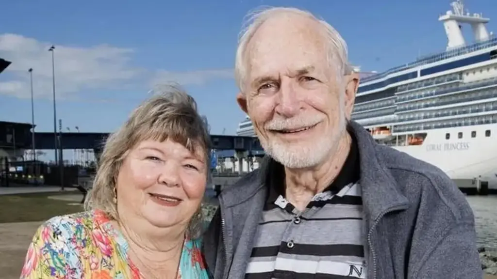 Casal de aposentados decide morar no mar, começa a viajar em junho de 2022 e passa 500 dias a bordo após 51 cruzeiros seguidos