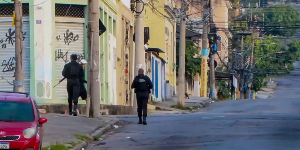 PM do RJ prende 13 em ação contra Comando Vermelho; 4 morreram PM do RJ prende 13 em ação contra Comando Vermelho; 4 morreram