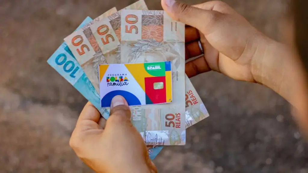 Beneficiários com NIS de final 6 recebem Bolsa Família de agosto