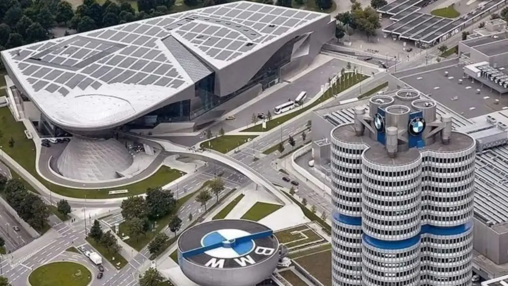 A China deixou de ser mina de ouro e virou dor de cabeça para as marcas alemãs, e o resultado aparece nos empregos, a BMW vai cortar até 8 mil vagas na Alemanha por adesão voluntária, pressionada pela guerra de preços dos rivais chineses e pelo avanço dos carros elétricos A China deixou de ser mina de ouro e virou dor de cabeça para as marcas alemãs, e o resultado aparece nos empregos, a BMW vai cortar até 8 mil vagas na Alemanha por adesão voluntária, pressionada pela guerra de preços dos rivais chineses e pelo avanço dos carros elétricos