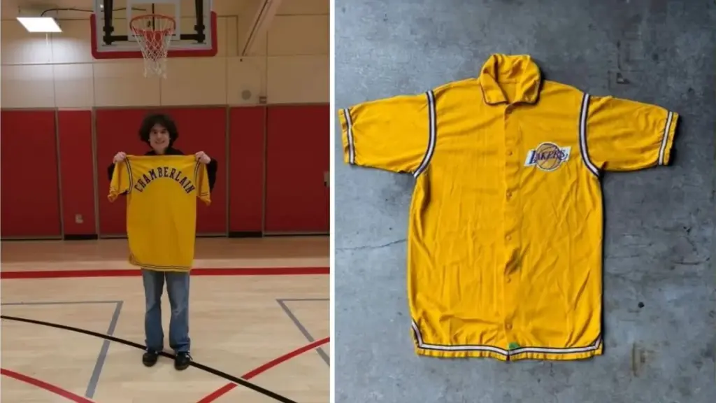 Adolescente comprou por apenas US$ 3,07 em um brechó uma jaqueta amarela com o nome de Wilt Chamberlain, pesquisou fotos e detalhes de costura para descobrir sua origem, teve a peça autenticada pela Sotheby’s e viu o achado usado pela lenda da NBA ser vendido por US$ 89,6 mil em leilão