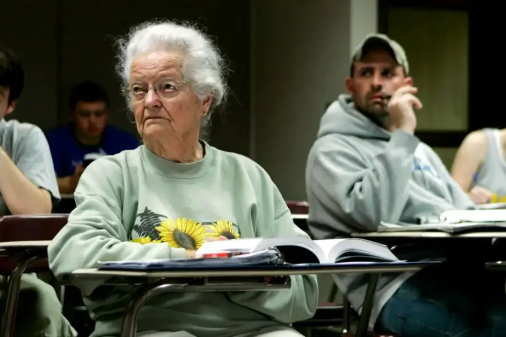 Aos 95 anos, americana conclui faculdade ao lado da neta de 21, supera recorde de graduada de 90 anos e entra para o Guinness após décadas fazendo aulas no Kansas Aos 95 anos, americana conclui faculdade ao lado da neta de 21, supera recorde de graduada de 90 anos e entra para o Guinness após décadas fazendo aulas no Kansas