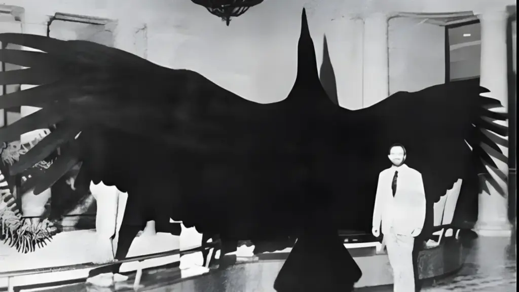 Com quase 8 metros de envergadura, peso semelhante ao de um adulto e asas maiores que as de muitos aviões leves, o Argentavis magnificens dominou os céus e entrou para a história como a maior ave voadora já conhecida pela ciência