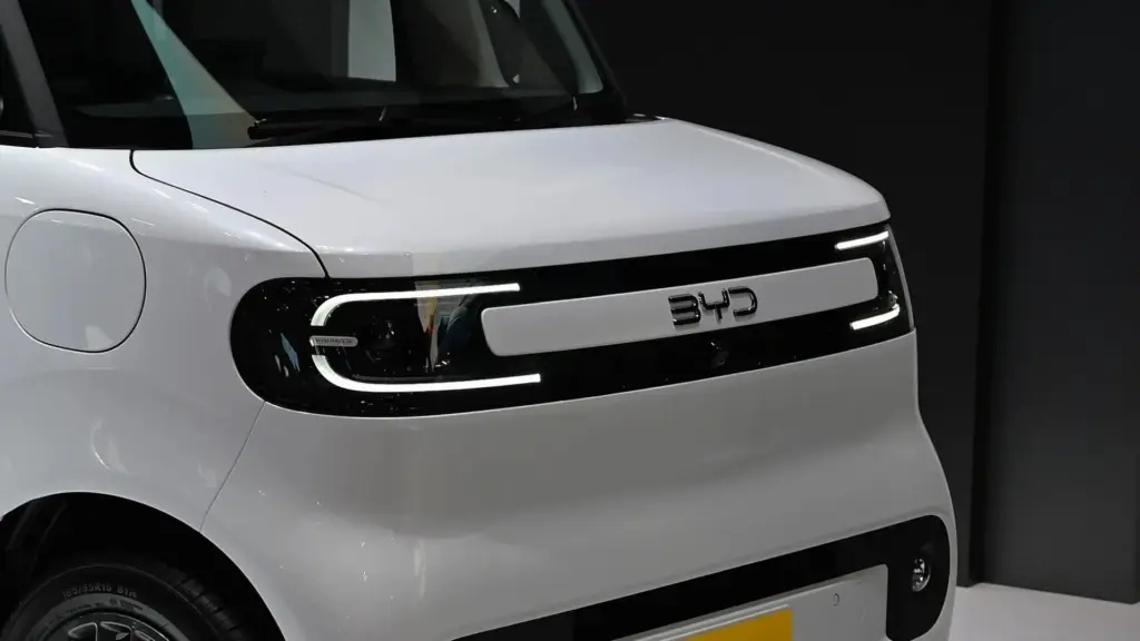 BYD lança carro elétrico menor que o Dolphin Mini por valor equivalente a R$ 69 mil, com quatro lugares, autonomia de até 320 quilômetros e portas traseiras deslizantes no Japão, mas modelo ainda não tem lançamento confirmado oficialmente no Brasil