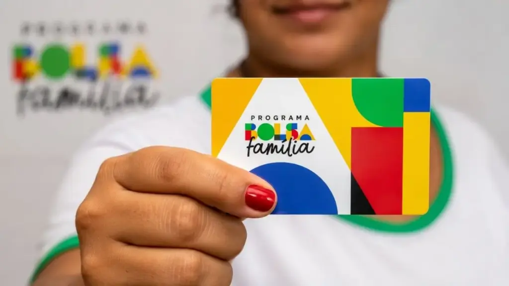 Bolsa Família libera calendário de agosto com pagamentos a partir do dia 18, valor mínimo de R$ 600 e adicionais de até R$ 150 por criança, enquanto beneficiários com NIS final 1 recebem primeiro e famílias em áreas de emergência podem ter o dinheiro antecipado ainda neste mês Bolsa Família libera calendário de agosto com pagamentos a partir do dia 18, valor mínimo de R$ 600 e adicionais de até R$ 150 por criança, enquanto beneficiários com NIS final 1 recebem primeiro e famílias em áreas de emergência podem ter o dinheiro antecipado ainda neste mês