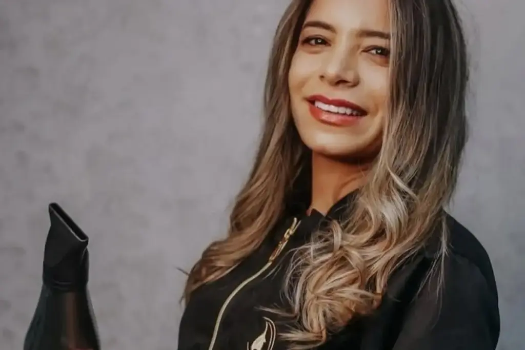 Brasileira chega a Portugal em 2003, atende telefone em call center e trabalha como assistente de cabeleireiro até juntar coragem para abrir o próprio salão em Lisboa e, 15 anos depois, comanda um negócio que emprega três brasileiras e uma venezuelana e virou porta de entrada para outras imigrantes recomeçarem como ela