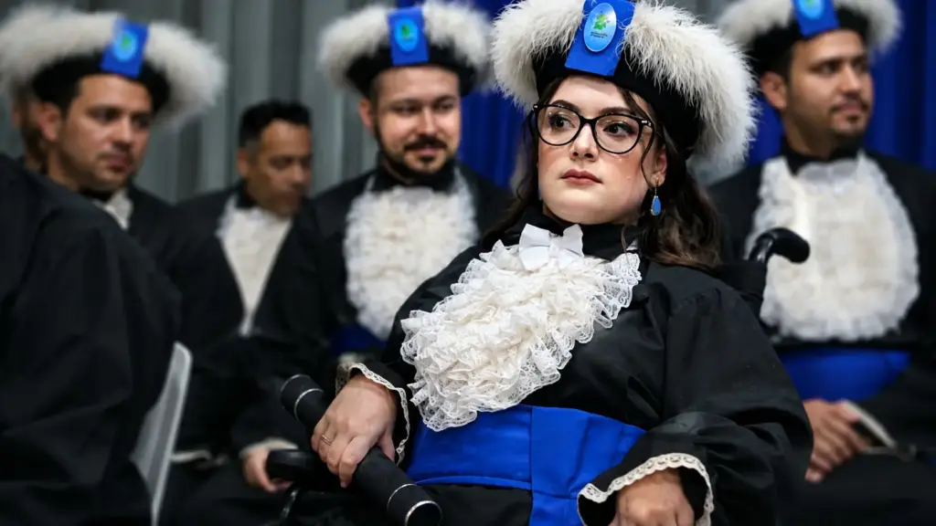 Jovem com paralisia cerebral se tornou em 2025 a primeira cadeirante formada pelo IFRS de Erechim e levou a própria experiência a um projeto de inclusão