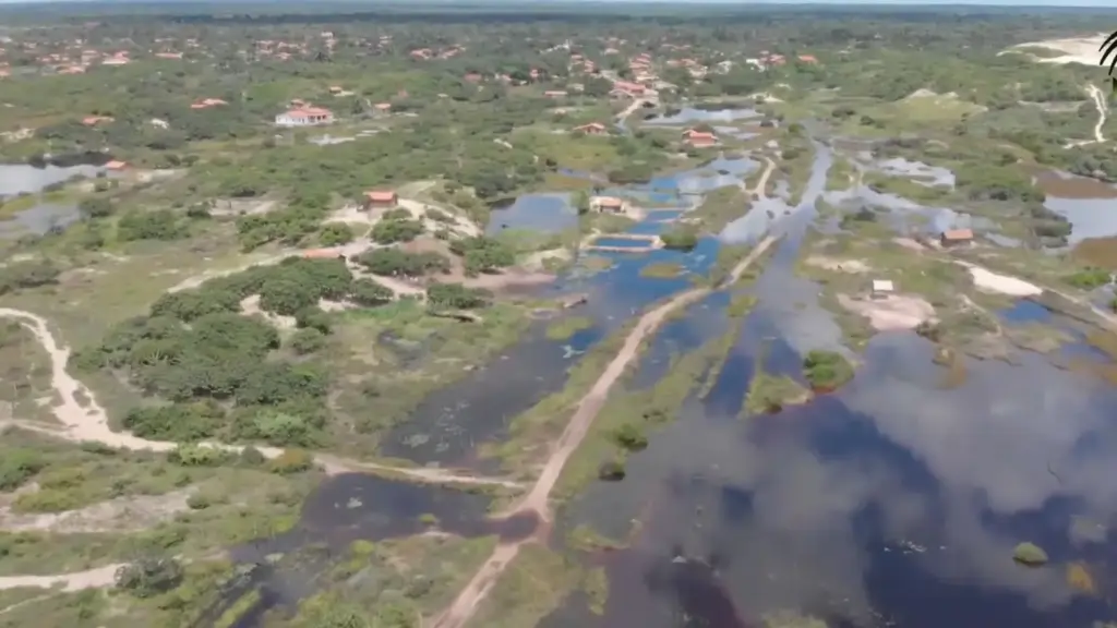 A cidade nordestina onde dunas de areia invadem as ruas, avançam sobre casas e comércios e já exigiram obras de contenção de mais de R$ 1 milhão