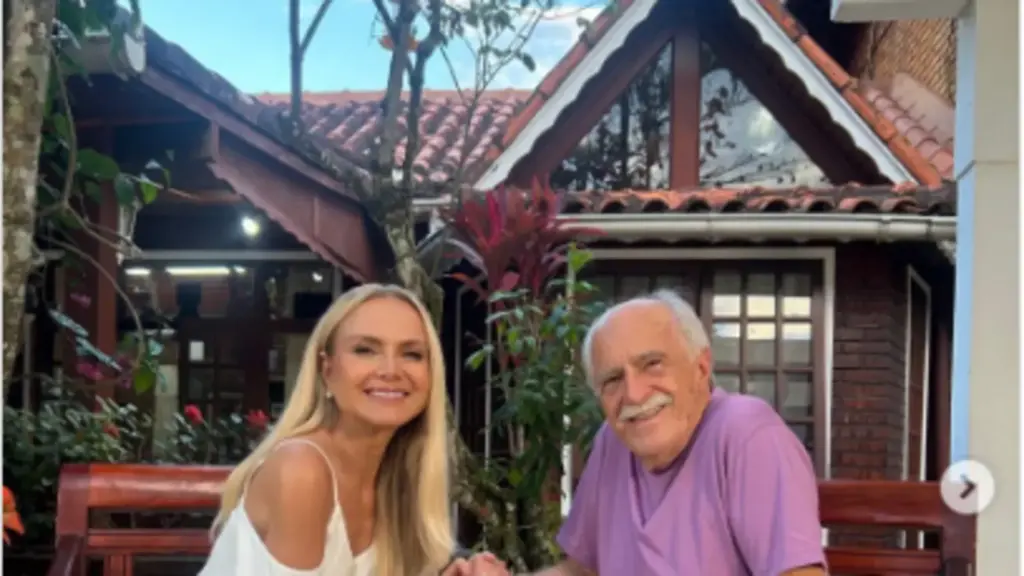 Ary Fontoura, lenda da TV de 93 anos, mostra seu casarão construído aos poucos durante a vida, com grande jardim, piscina coberta, academia e cômodos acrescentados sempre que sobrava dinheiro