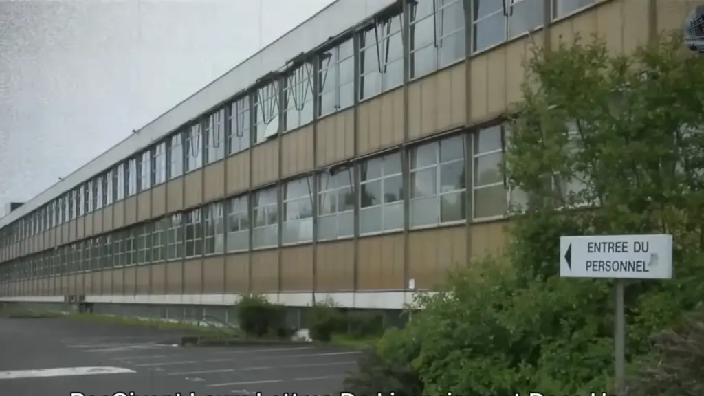 Antiga fábrica fantasma, que produzia televisores e componentes eletrônicos, está fechada há mais de uma década, mas cidade da França chama moradores para decidir o futuro do terreno