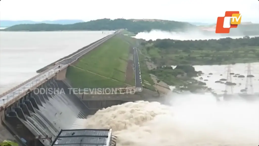 Mega barragem na Índia está prestes a chegar à capacidade máxima, tem 25,8 km de extensão e reservatório de 5,9 bilhões de metros cúbicos de água