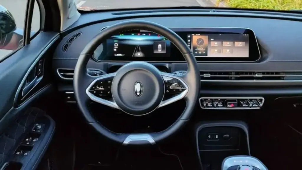 Carro elétrico GWM ORA 03 BEV58 entrega 315 km de autonomia pelo Inmetro, 171 cv e sete airbags, acelera de zero a 100 km/h em 9 segundos e reúne câmera 360 graus, teto solar panorâmico, duas telas de 10,25 polegadas e bateria de 58 kWh Carro elétrico GWM ORA 03 BEV58 entrega 315 km de autonomia pelo Inmetro, 171 cv e sete airbags, acelera de zero a 100 km/h em 9 segundos e reúne câmera 360 graus, teto solar panorâmico, duas telas de 10,25 polegadas e bateria de 58 kWh