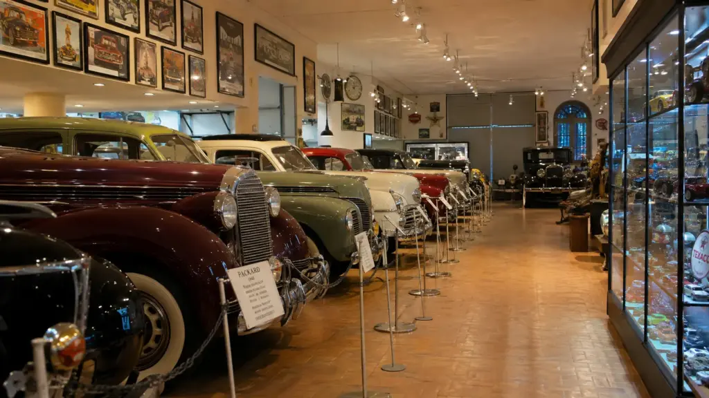 Aos 14 anos, garoto começou a juntar carros antigos, criou o primeiro museu do gênero no Brasil, reuniu raridades como Tucker Torpedo e Maverick histórico e ajudou Caçapava a virar oficialmente a Capital Nacional do Antigomobilismo Aos 14 anos, garoto começou a juntar carros antigos, criou o primeiro museu do gênero no Brasil, reuniu raridades como Tucker Torpedo e Maverick histórico e ajudou Caçapava a virar oficialmente a Capital Nacional do Antigomobilismo