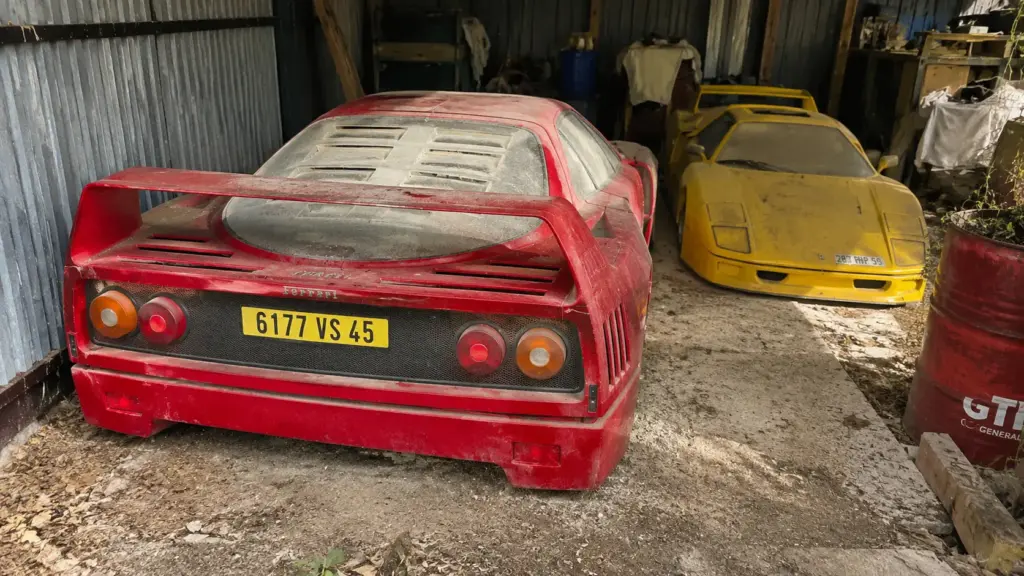 Youtuber encontra duas supostas Ferrari F40 abandonadas no Google Maps, cruza centenas de quilômetros pela Espanha e descobre duas réplicas feitas sobre Pontiac Fiero