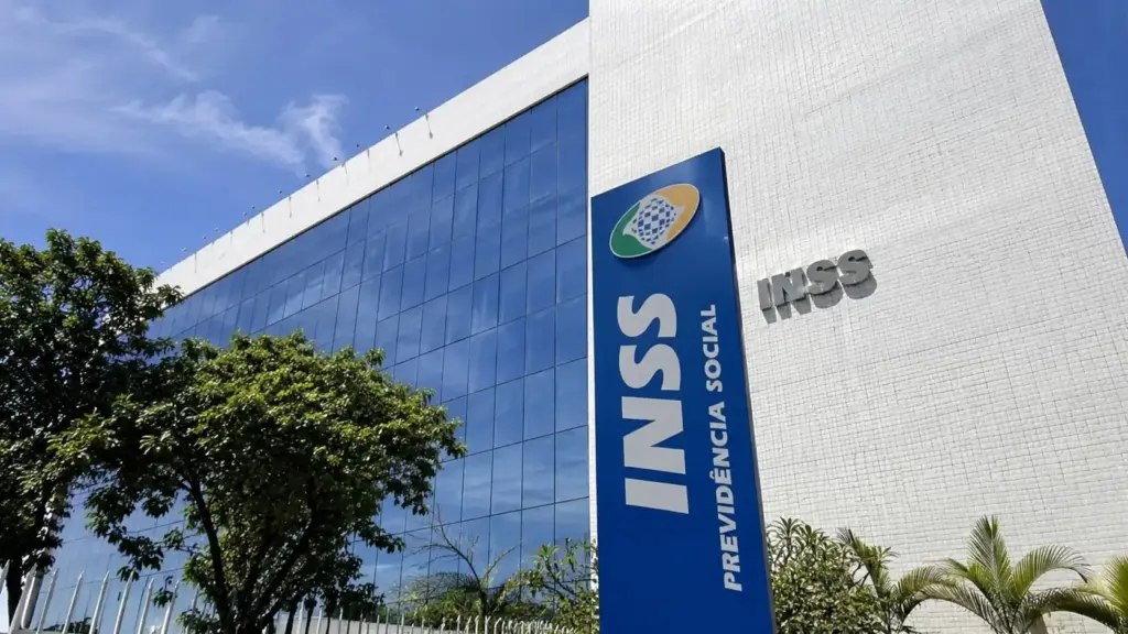 Homem percebe descontos que não reconhece no benefício do INSS, procura a Justiça e descobre no STJ que banco não pode usar apenas cartão, senha e dinheiro liberado para validar empréstimos de pessoa analfabeta sem assinatura a rogo e duas testemunhas