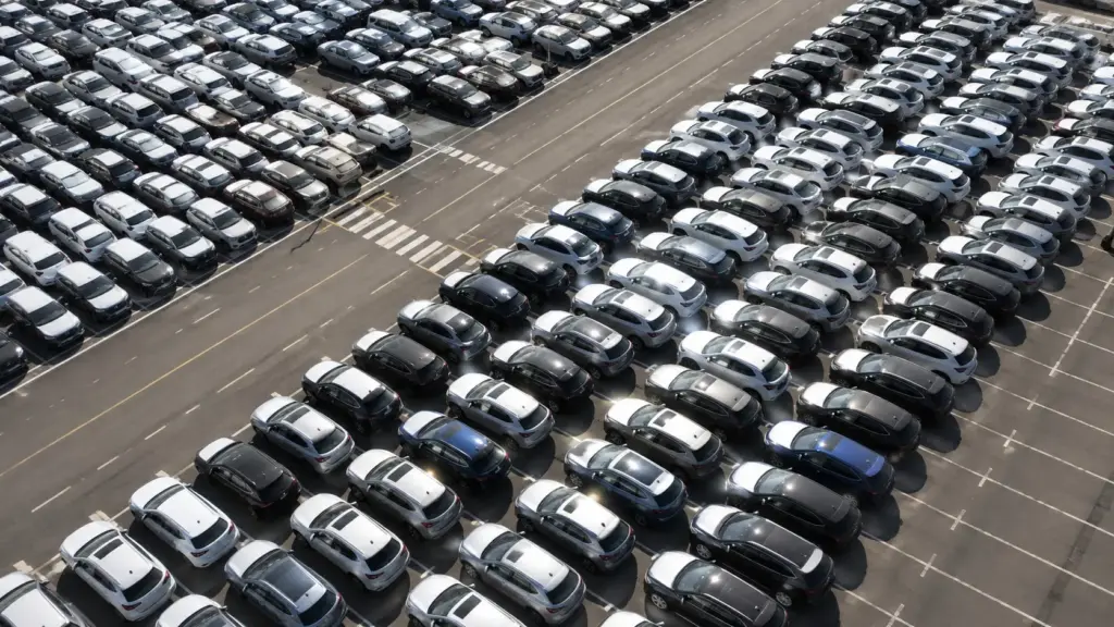 China faz maior recall automotivo de sua história após risco em maçanetas embutidas e coloca Tesla, Xiaomi e outras 9 montadoras sob alerta antes de nova regra de 2027