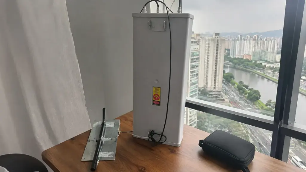 Golpe da antena falsa usa equipamento de mais de R$ 100 mil para derrubar 4G e 5G, forçar celulares ao 2G e disparar até 100 mil SMS fraudulentos por dia