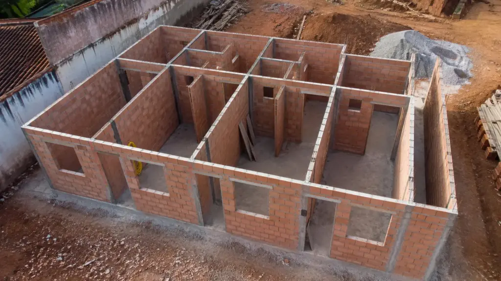 Orçamento atualizado revela quanto custa construir 5 kitnets em terreno de 360 m² com estrutura reforçada, instalações modernas e acabamento completo, destacando fatores que podem alterar significativamente o custo final da obra