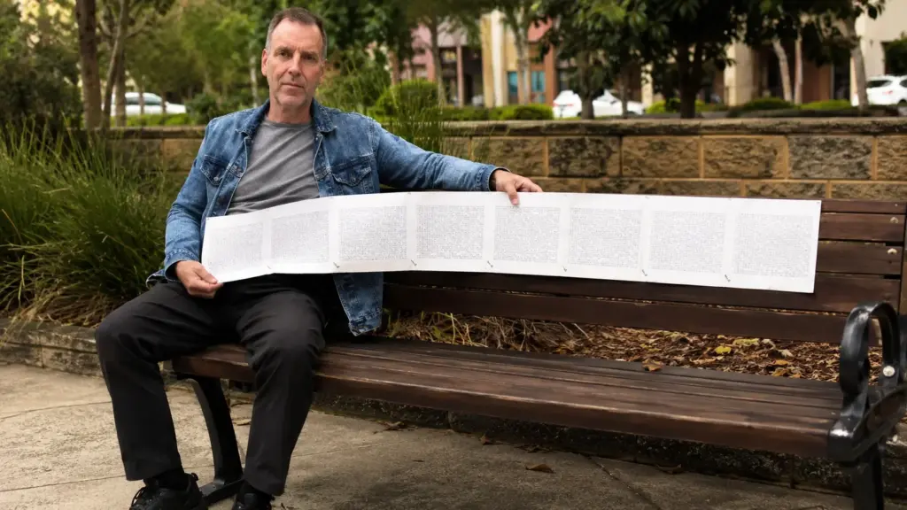Homem entra para o Guinness com nome de 2.253 palavras, mais de 2 mil nomes do meio e uma leitura completa que ultrapassa uma hora