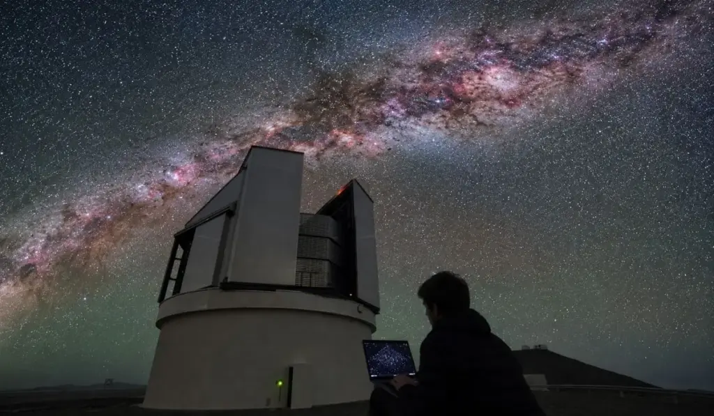 Estudante de 21 anos em Santa Catarina vasculha quase 880 mil estrelas, ressuscita pesquisa que ficou anos na gaveta e encontra 446 pistas escondidas na Via Láctea capazes de abrir uma nova janela para entender onde e como planetas podem se formar