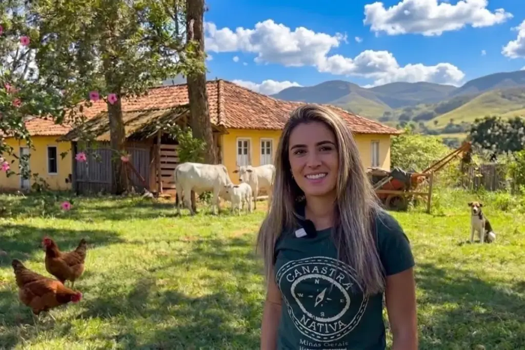 Ela deixou a Austrália e voltou para uma fazenda mineira, aos 28 anos, arquiteta decidiu ajudar os pais e usar inglês, turismo e criatividade para fortalecer a vida na Canastra, onde hoje concilia arquitetura, turismo rural e a Canastra Nativa