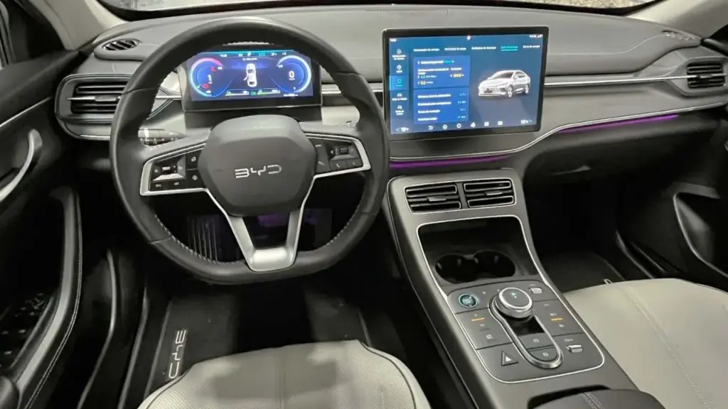 Esqueça os sedãs puramente a gasolina: BYD King GS híbrido plug-in vendido no Brasil promete até 1.175 km de alcance combinado, entrega 235 cv, faz de 0 a 100 km/h em 7,3 segundos, roda até 80 km no modo elétrico e leva 450 litros de bagagem no porta-malas Esqueça os sedãs puramente a gasolina: BYD King GS híbrido plug-in vendido no Brasil promete até 1.175 km de alcance combinado, entrega 235 cv, faz de 0 a 100 km/h em 7,3 segundos, roda até 80 km no modo elétrico e leva 450 litros de bagagem no porta-malas