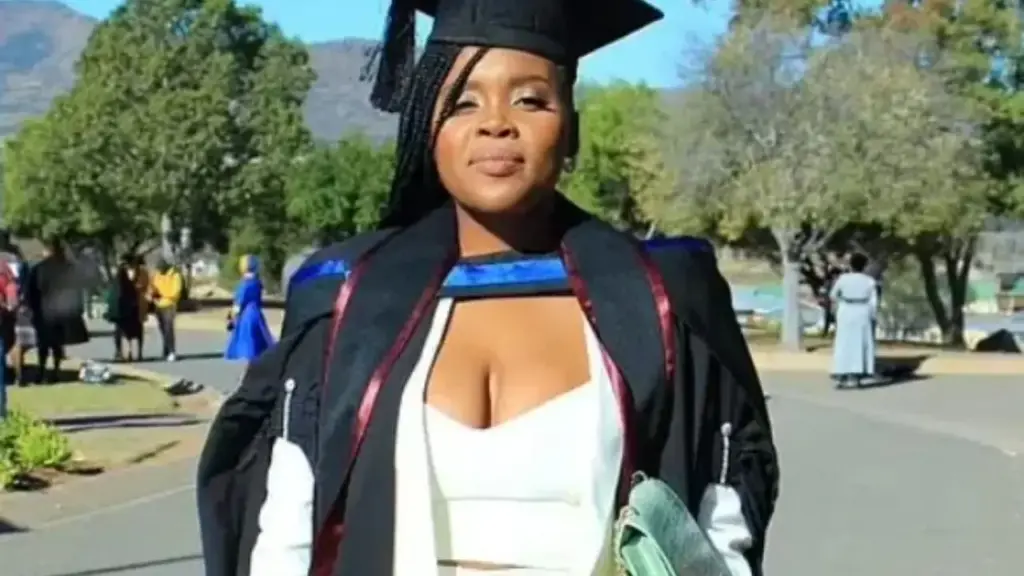 Estudante que deveria receber apenas R 1.400 por mês vê R 14 milhões em dinheiro por engano aparecerem em sua conta na África do Sul, gasta quase R$ 800 mil em bebidas, roupas e móveis, é condenada por furto e escapa da prisão após ter pena de cinco anos suspensa Estudante que deveria receber apenas R 1.400 por mês vê R 14 milhões em dinheiro por engano aparecerem em sua conta na África do Sul, gasta quase R$ 800 mil em bebidas, roupas e móveis, é condenada por furto e escapa da prisão após ter pena de cinco anos suspensa