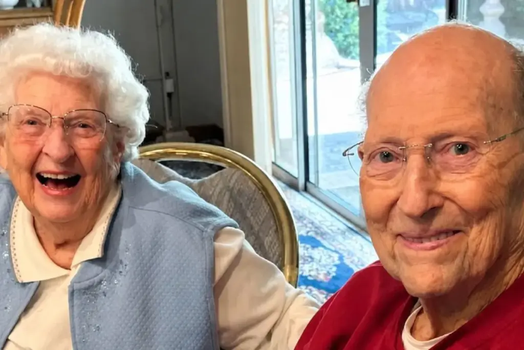 Gêmeos que nasceram quando nem existia ultrassom chegaram juntos aos 100 anos depois de câncer de mama, mastectomia, infarto e stents, e revelaram o segredo que os mantém vivos, os irmãos nasceram no Havaí em 1926 e celebraram na Califórnia