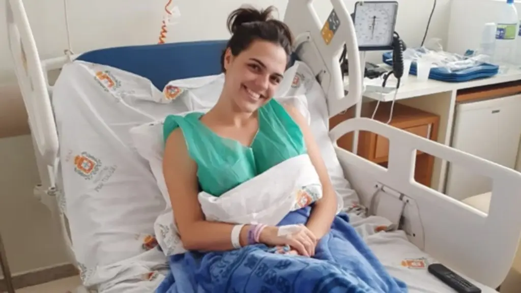 Estudante de 24 anos recebe uma ligação dizendo que sua medula é 100% compatível com a de um desconhecido, atravessa 2.199 km de Lins a Recife em plena pandemia e entra no hospital para doar sem sequer saber quem estava do outro lado esperando para viver
