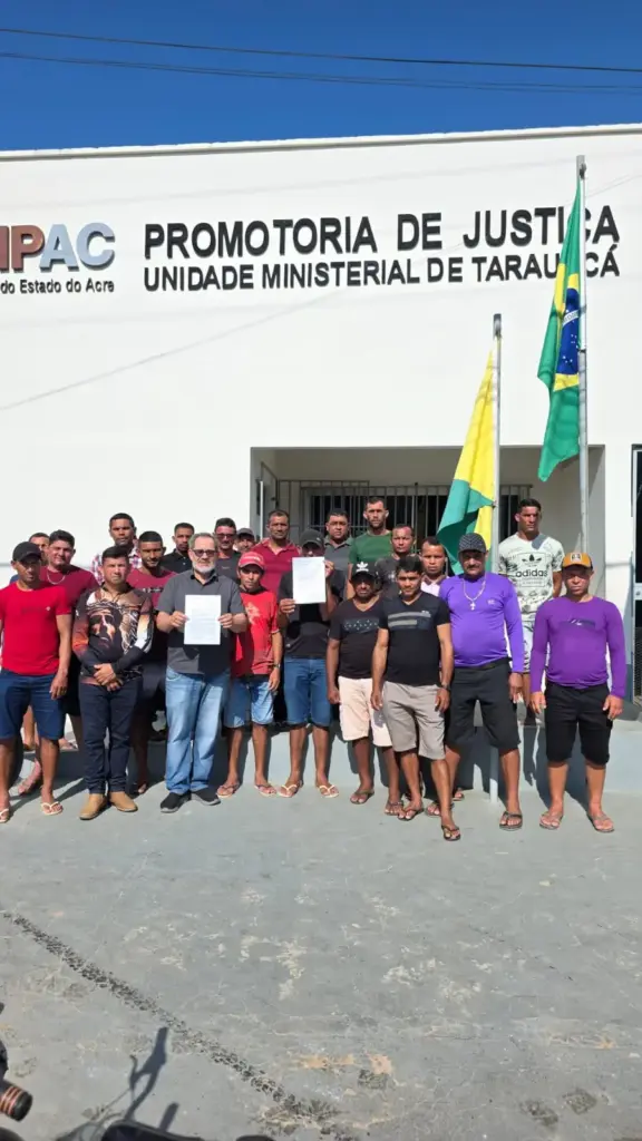 Sem acordo com o Governo do Estado, barqueiros mantêm greve e alunos seguem sem aulas em Tarauacá