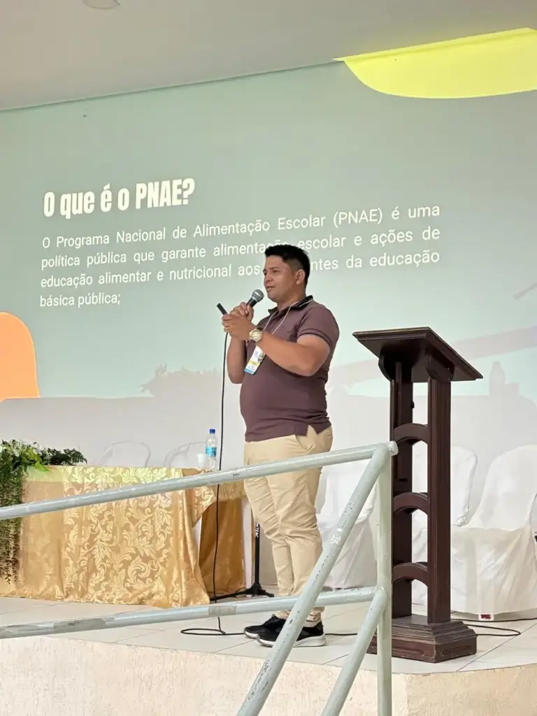 Secretário de Educação Ecliniio Furtado participa de encontro do CAE em Tarauacá e apresenta experiência de Marechal Thaumaturgo na execução do PNAE