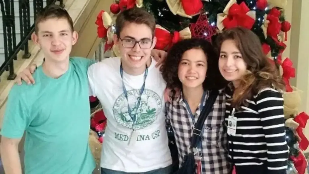 Pedreiro e empregada doméstica veem o filho sair da escola pública, entrar em Medicina na USP aos 17 anos, arrecadar R$ 86 mil em apenas 10 dias e conquistar uma das 17 vagas para pesquisar em Harvard sem nunca ter feito cursinho