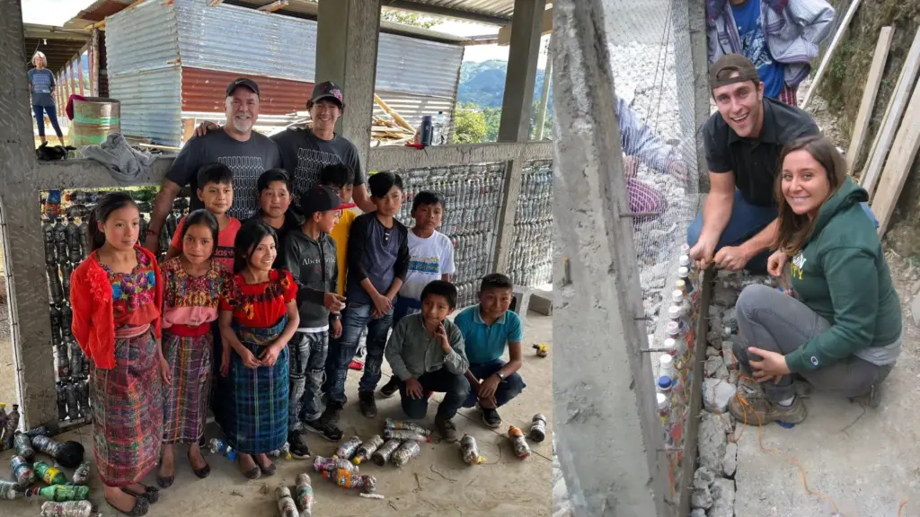 10.000 garrafas PET que poderiam virar lixo são preenchidas com resíduos inorgânicos, presas em malhas e cobertas com cimento para formar 3 salas de escola, em método comunitário que beneficia mais de 386 estudantes, 13 professores e 600 famílias