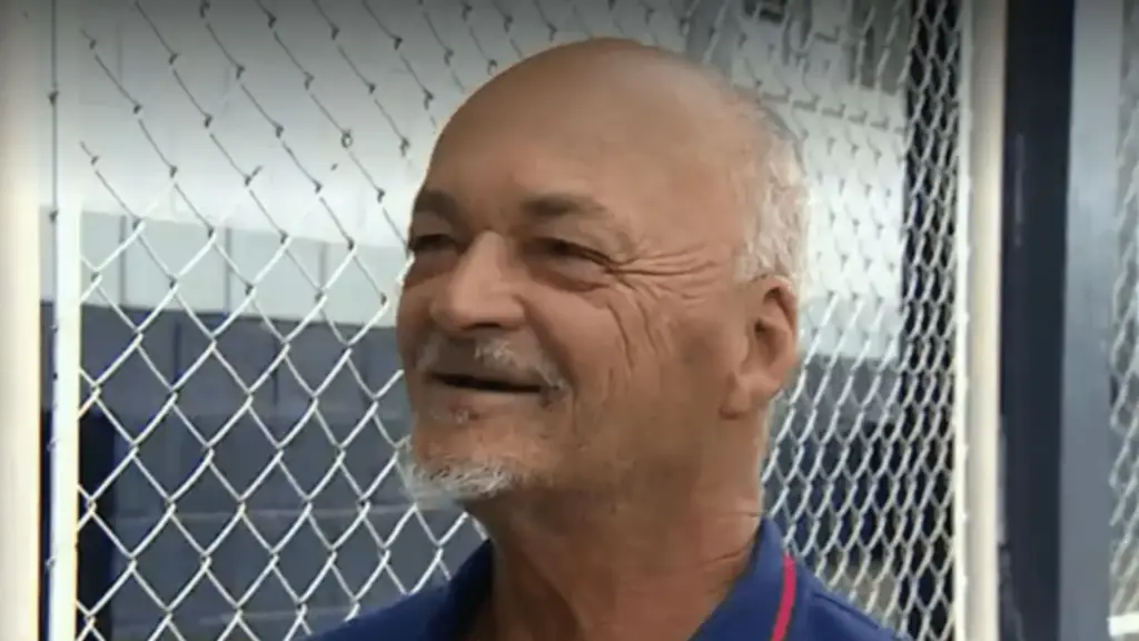Depois de viver em situação de rua, homem de 60 anos entra em grupo com 35 pessoas, estuda para concurso em aulas de reforço, consegue isenção da taxa, fica em 10º lugar e assume cargo de pintor na Prefeitura de Taubaté