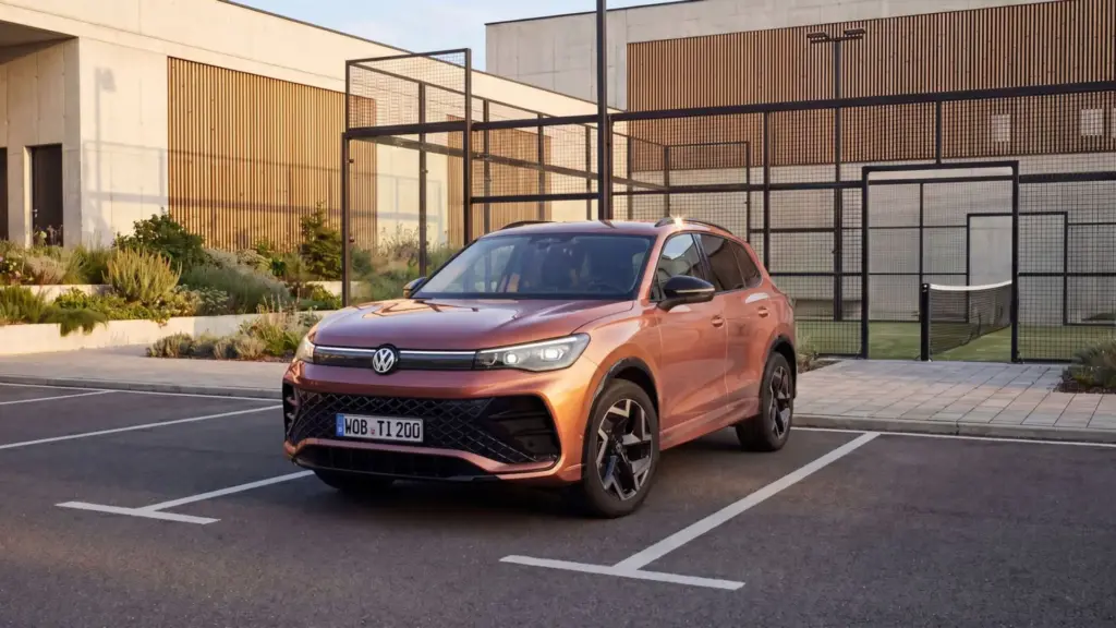 Novo Volkswagen Tiguan Edition 20 chega à Alemanha repaginado, com motor 1.5 TSI de 150 cv, rodas de 19 polegadas e até mesmo pacote R-Line! Tudo isso por 48.180 euros visando disputar mercado com Toyota RAV4, Hyundai Tucson e outros