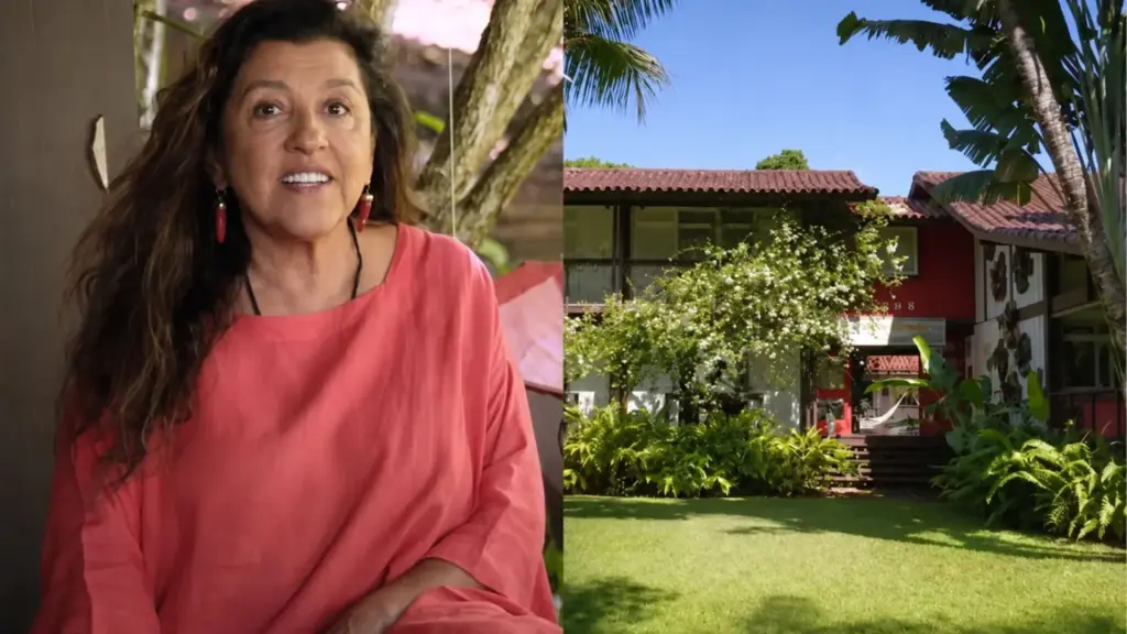 Após comprar um terreno em Mangaratiba e adiar a obra por anos, Regina Casé ergueu uma casa modular de madeira, plantou as árvores do entorno, criou uma palafita e uma capela na mata e transformou a propriedade no refúgio afetivo que chama de “museu de mim mesma” Após comprar um terreno em Mangaratiba e adiar a obra por anos, Regina Casé ergueu uma casa modular de madeira, plantou as árvores do entorno, criou uma palafita e uma capela na mata e transformou a propriedade no refúgio afetivo que chama de “museu de mim mesma”