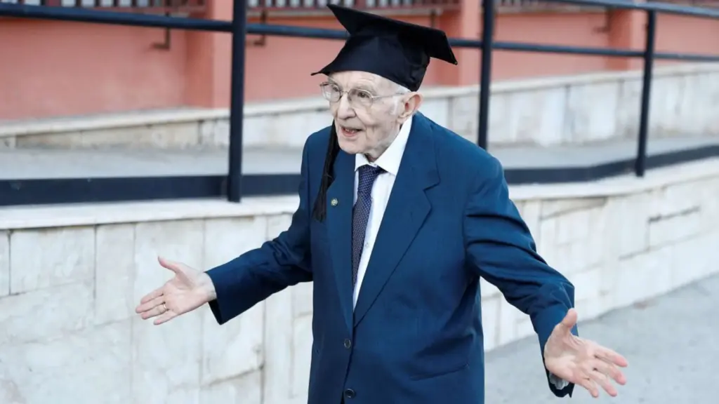Ele cresceu na pobreza, trabalhou ainda criança, serviu na Marinha na Segunda Guerra Mundial, virou ferroviário, concluiu o ensino médio aos 31, entrou na universidade depois dos 90, enfrentou aulas remotas na pandemia, se formou aos 96 e conquistou o mestrado aos 98 na Itália