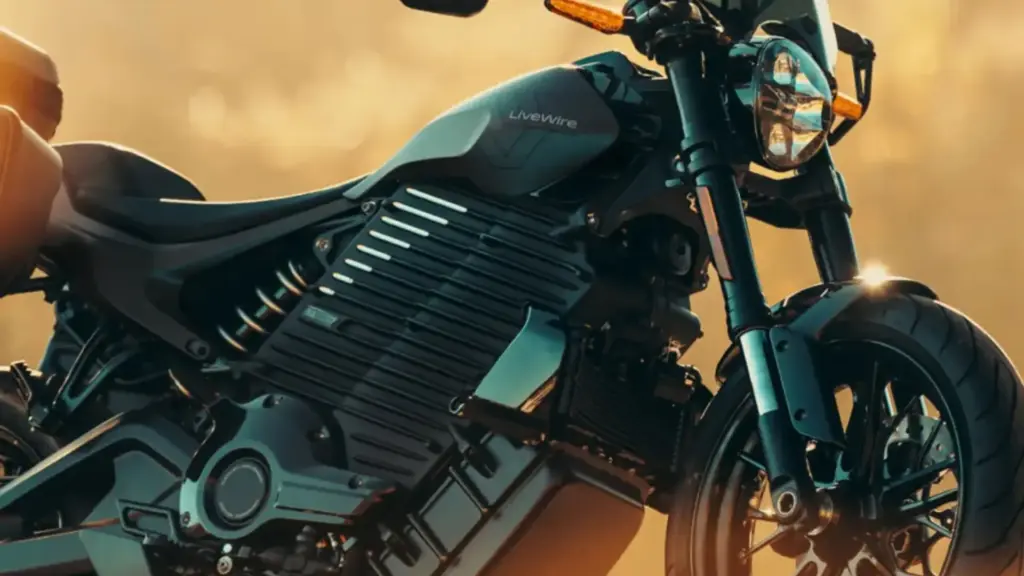 Adeus gasolina: LiveWire inova e surge com primeira moto elétrica sport standard da marca, que entrega 85 cv, 263 Nm, vai de 0 a 96,6 km/h em 3 segundos e alcança 193 km de autonomia