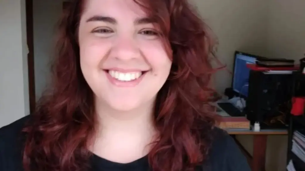 Filha de merendeira e motorista de ônibus estudou a vida inteira em escolas públicas de Búzios, ouviu que alguém do bairro Rasa nunca faria Medicina, enfrentou quatro anos de preparação e passou em primeiro lugar na UERJ aos 22 anos. Que conquista! Filha de merendeira e motorista de ônibus estudou a vida inteira em escolas públicas de Búzios, ouviu que alguém do bairro Rasa nunca faria Medicina, enfrentou quatro anos de preparação e passou em primeiro lugar na UERJ aos 22 anos. Que conquista!