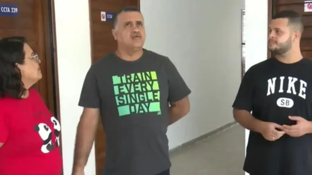 Pai e mãe adiaram por décadas o sonho da universidade para trabalhar no comércio e cuidar da família, mas acabaram aprovados ao lado do próprio filho em Rádio e TV na UFPB e passaram a dividir, além da mesma casa, a sala de aula e uma nova rotina acadêmica