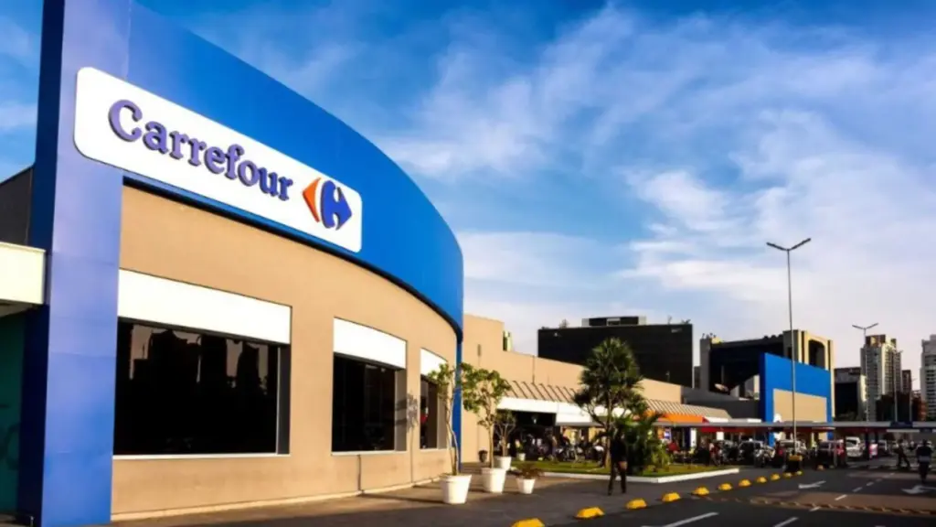 Carrefour e Atacadão, além de bancos como Itaú e Bradesco: estabelecimentos são afetados por nova lei que muda atendimento ao público.